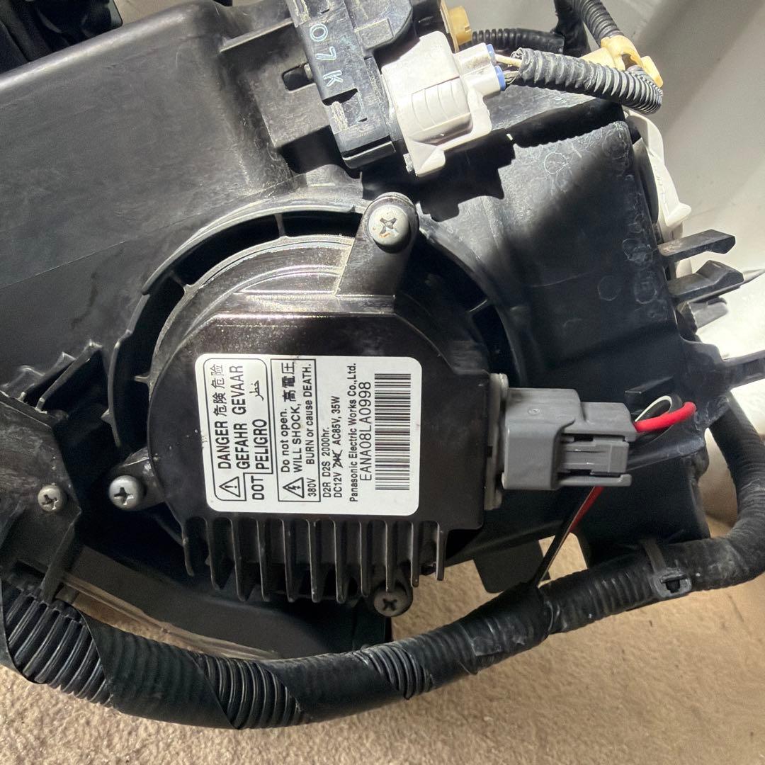 2010年 日産 エルグランド TE52 ヘッドライト左右セット