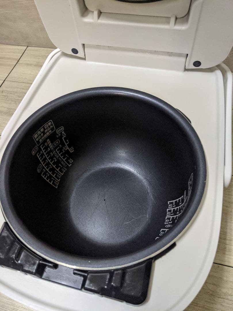 アイリスオーヤマ圧力IH RC-PD50-W　2020年製