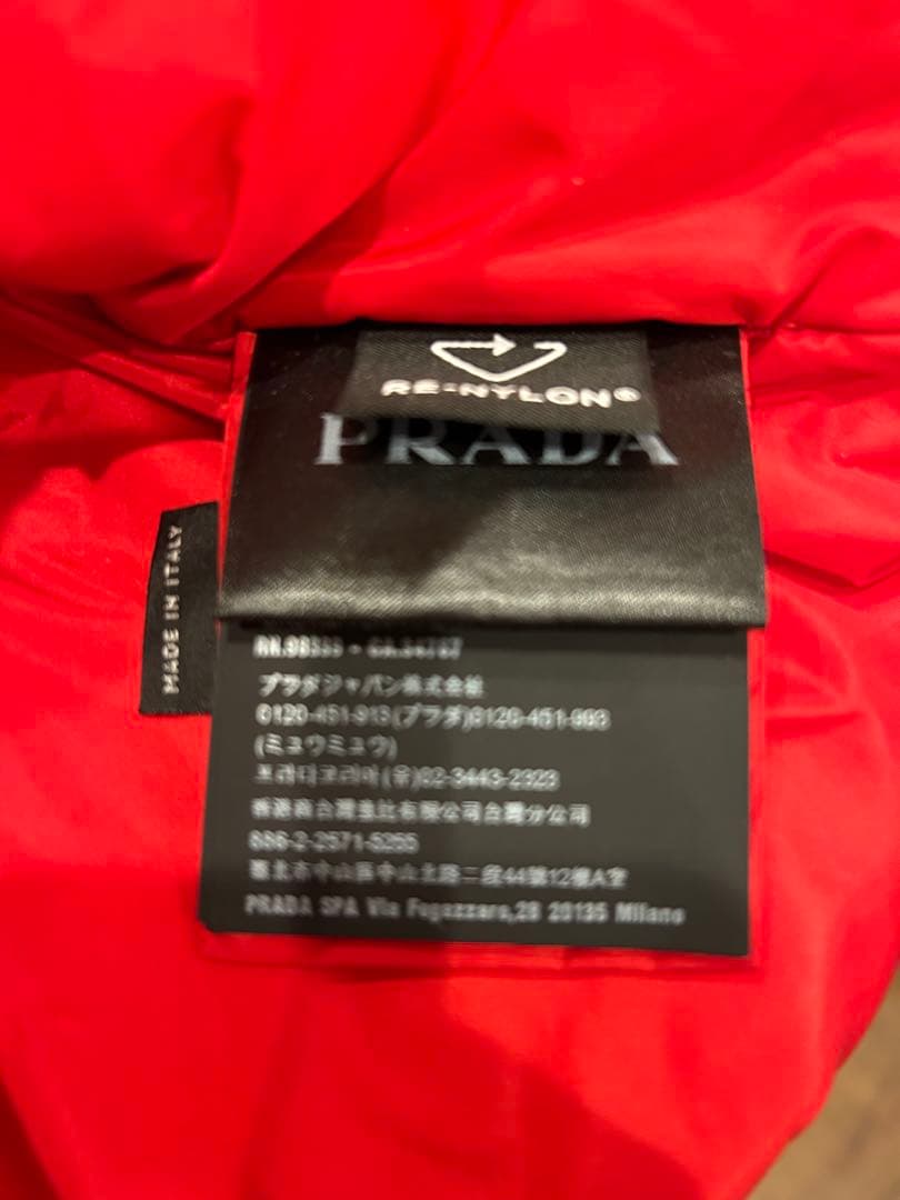 PRADA 赤 フード付きダウンジャケット　小型犬用