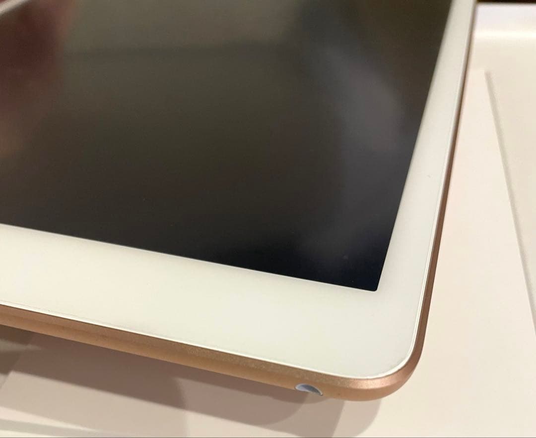 ゴールド iPad第8世代　未使用充電器・ケーブル付き　128GB Wi-Fi
