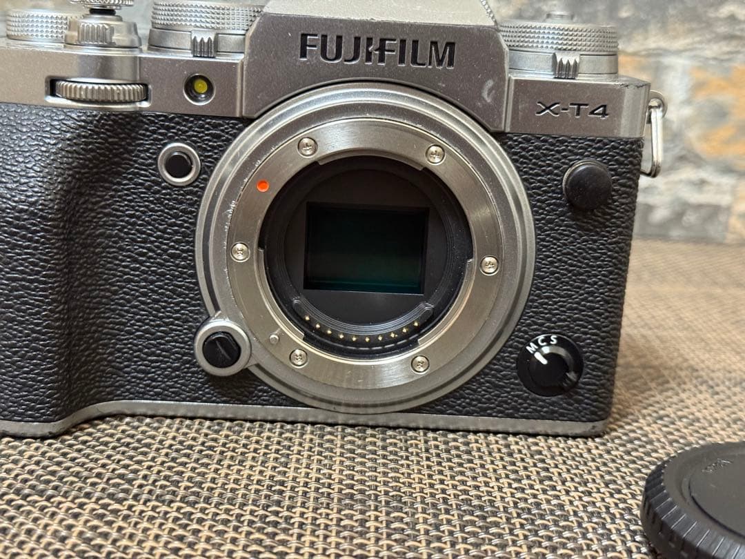 FUJIFILM X-T4シルバー 本体 (空箱なし) + BC-W235