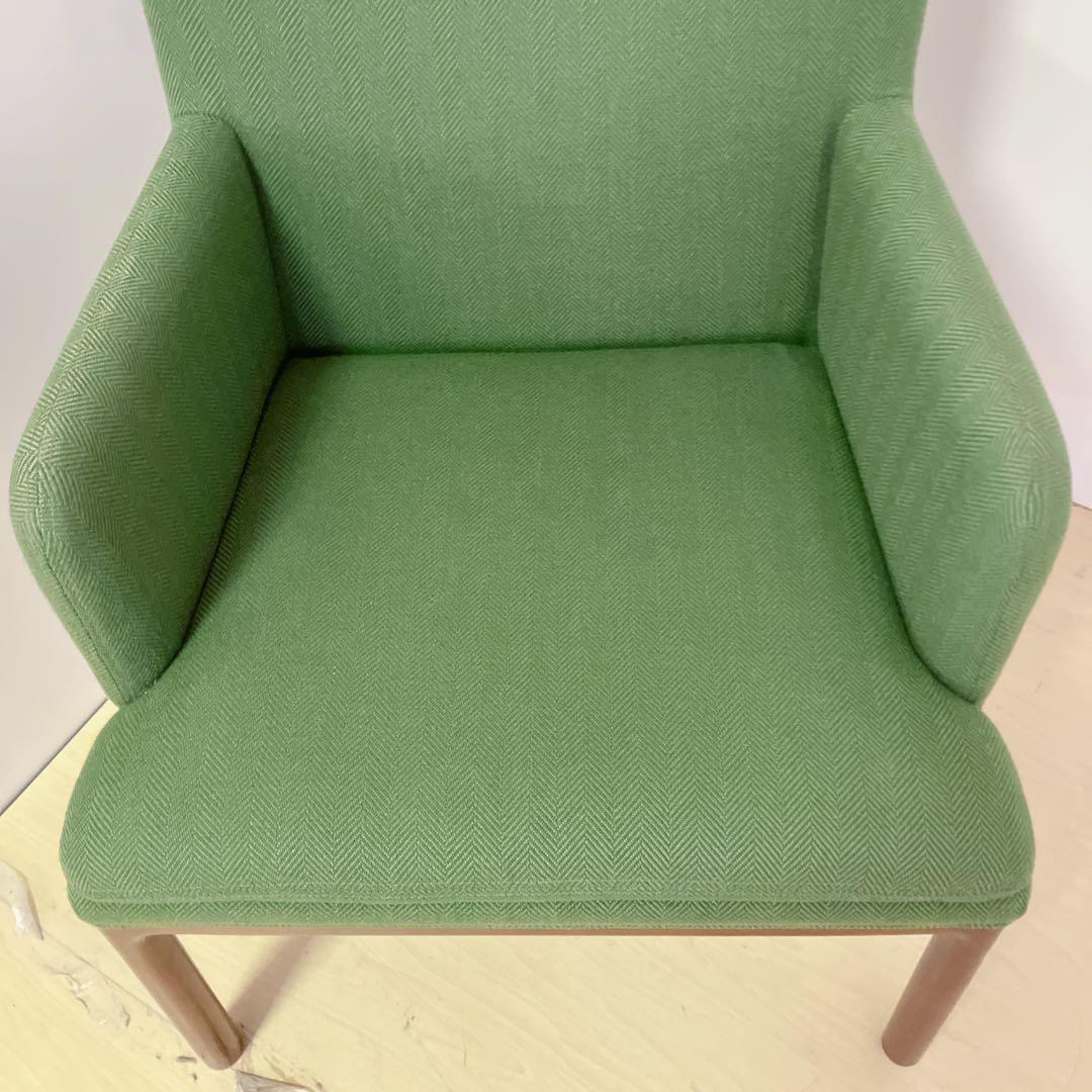Oliver オリバー　肘掛けつき　ダイニングチェア　　　カラーグリーン　椅子