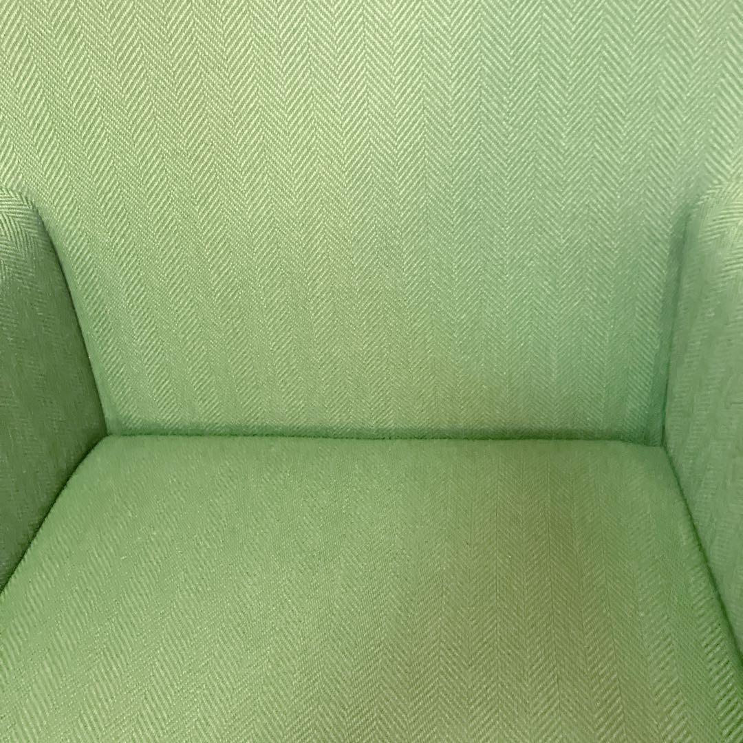 Oliver オリバー　肘掛けつき　ダイニングチェア　　　カラーグリーン　椅子