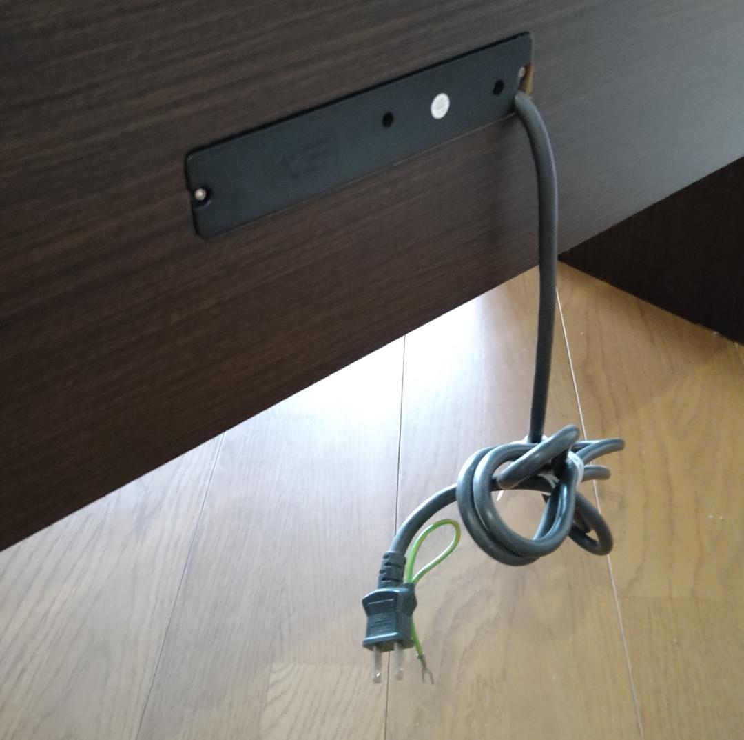 コンパクトな机　　引き出し・スライド式天板・電源コンセント付き