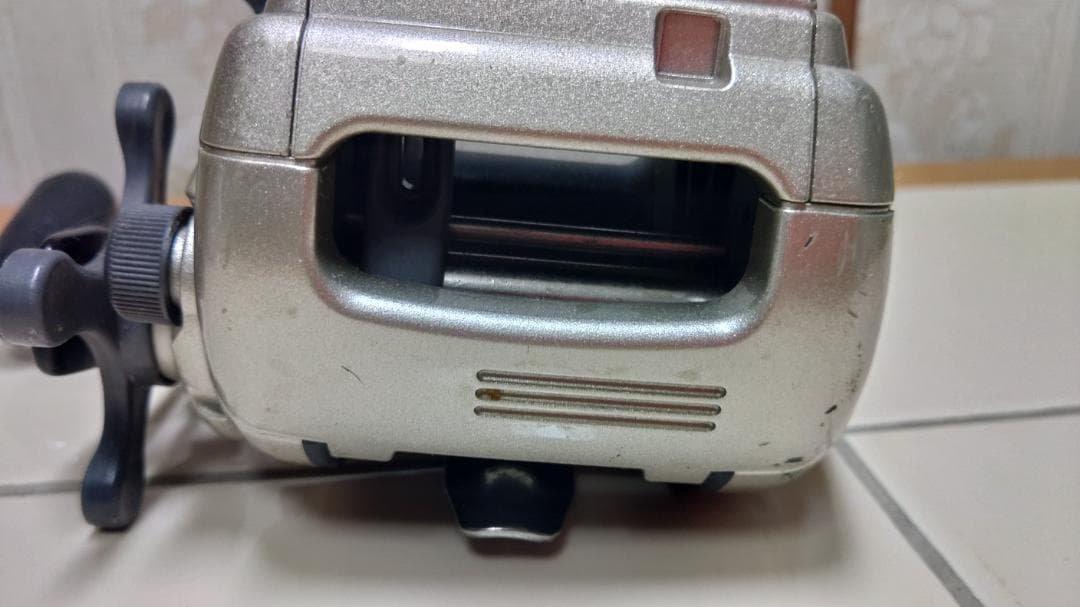 【初売り最終】シマノ 電動リール3000H(破損有) &1000EV ＋竿置き