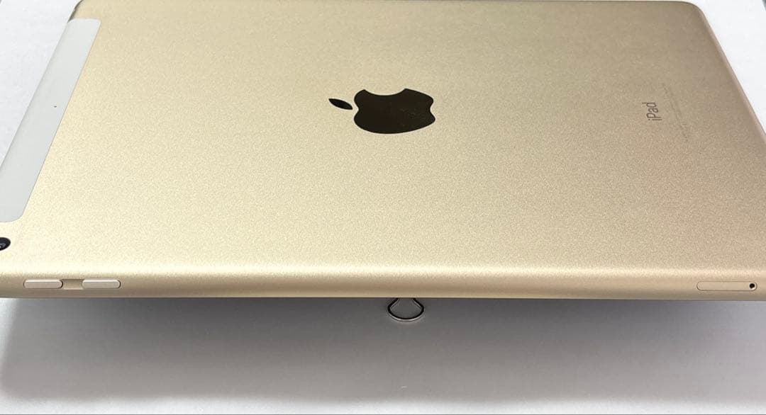 M*様 Apple iPad◆第5世代Wi-Fi+Cellular 128GB/