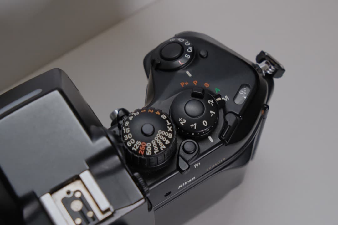 美品 Nikon F4 動作確認済み フィルム一眼レフカメラ