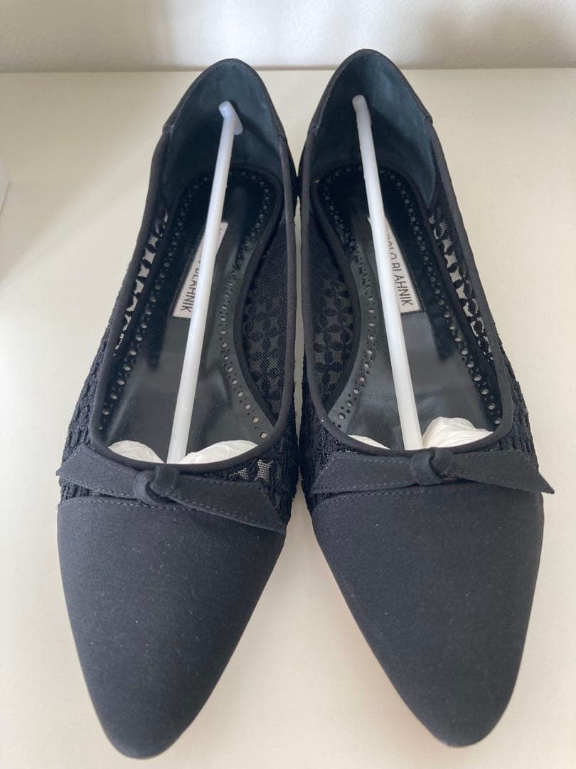 Manolo Blahnik TIAKALA レースフラットパンプス　ブラック