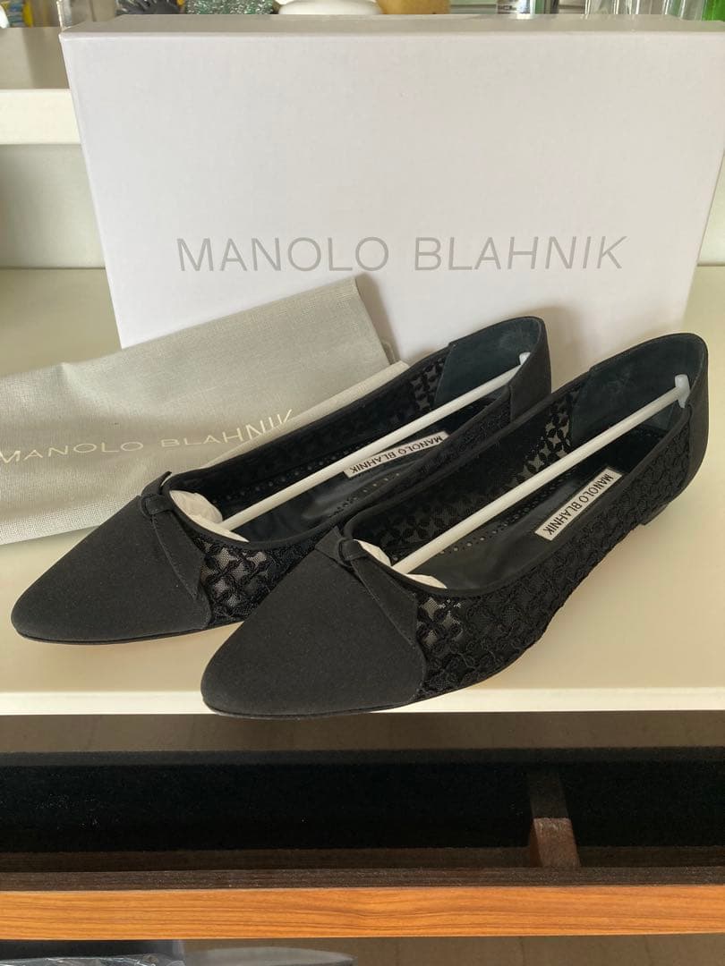 Manolo Blahnik TIAKALA レースフラットパンプス　ブラック