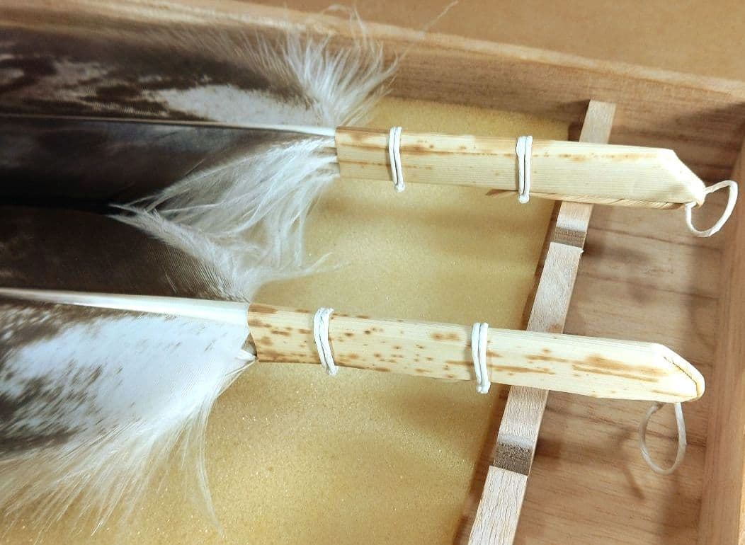 飛来一閑 磯鷲羽箒一双≪裏千家十五代 鵬雲斎 書付≫共箱 出荷当初からの外紙箱