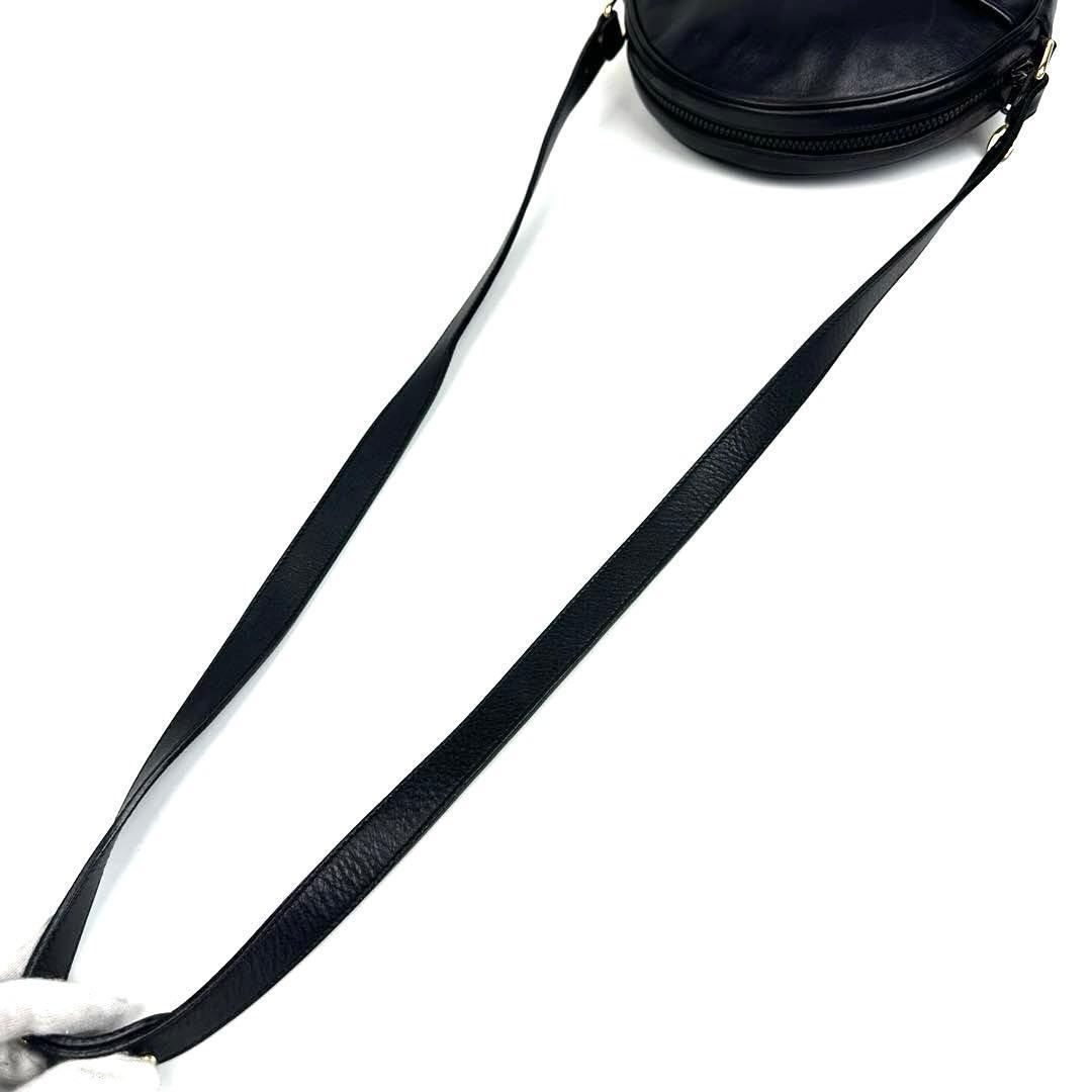 【美品】セリーヌ　ショルダーバッグ　トリオンフ　ゴールド金具　丸型　レザー　黒色