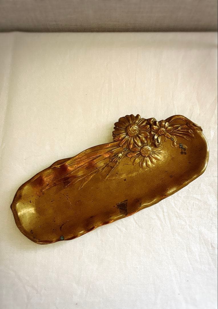 フランスブロカント　真鍮製トレイ・デイジー