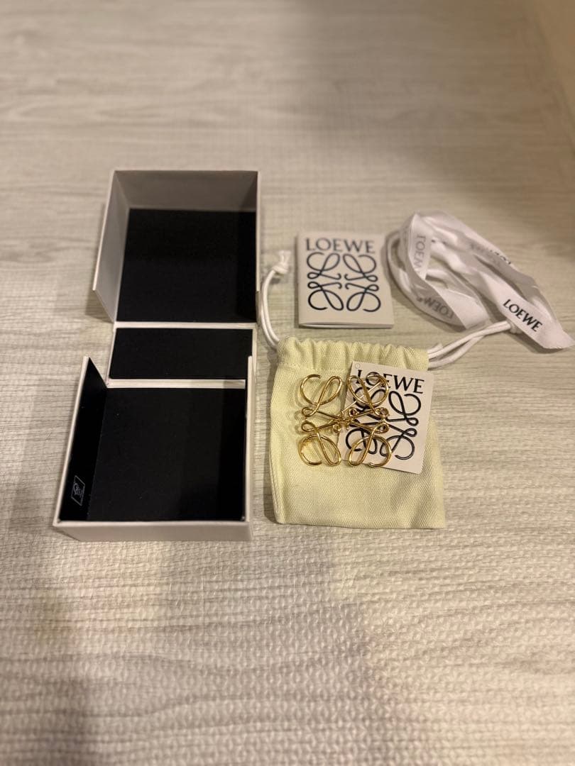 LOEWE アナグラム ブローチ (メタル) ゴールド 新品未使用品 あき