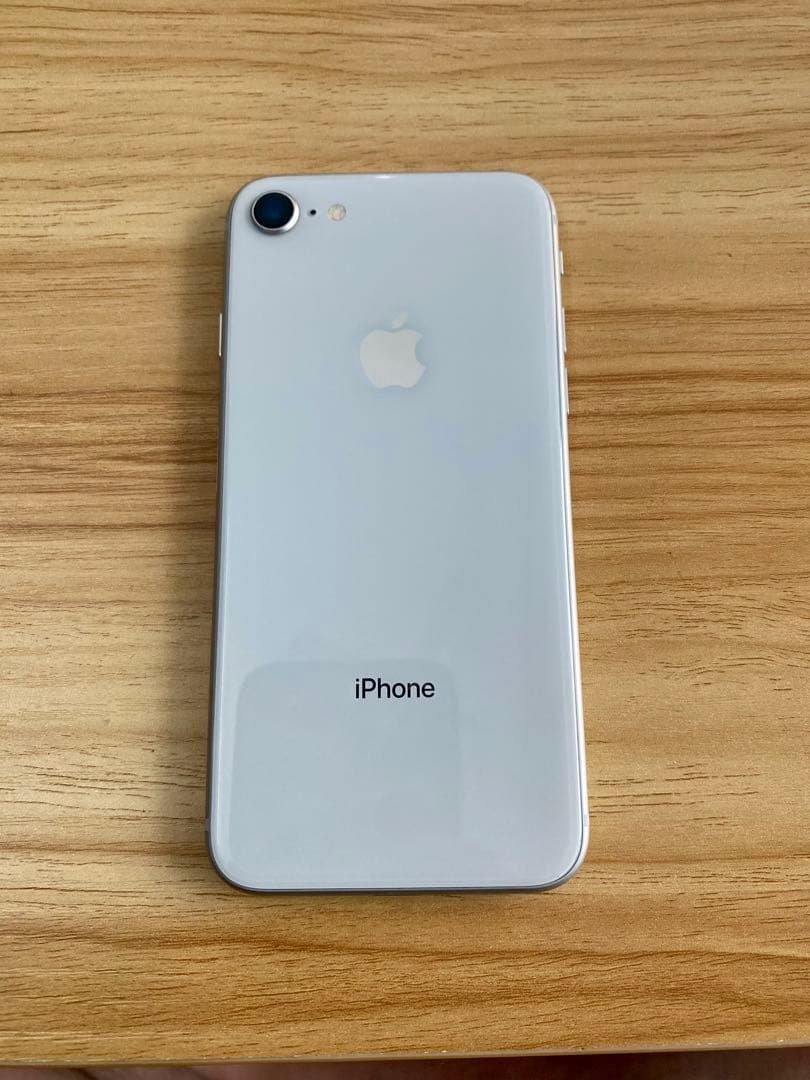 Apple iPhone 8 ホワイト 本体　最大容量74%
