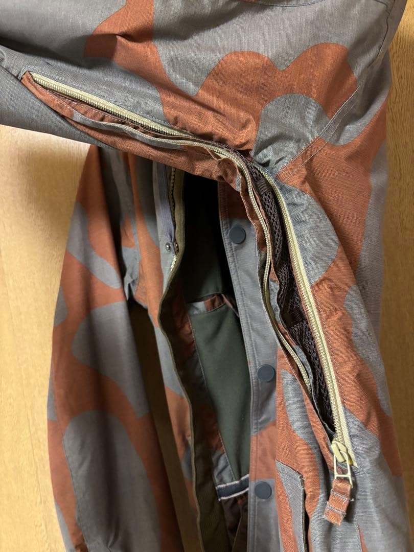 【美品】Burton スノボウェア M(170cm前後)