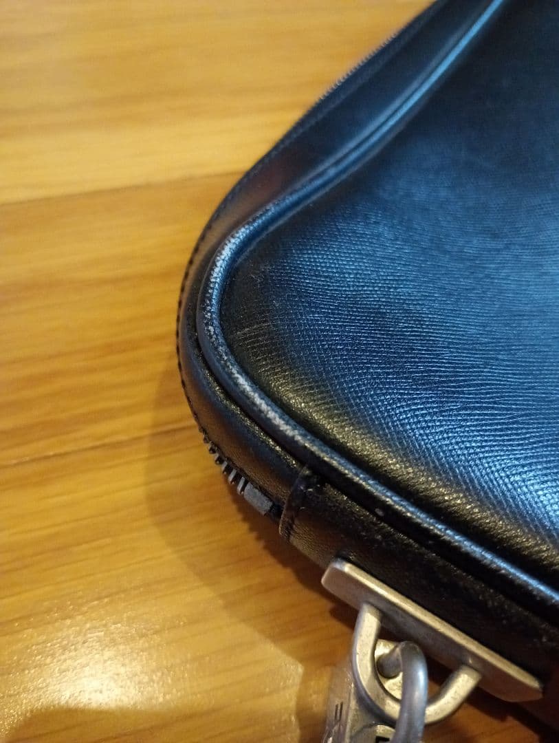 【希少】PRADA 本革サフィアーノレザーブリーフケース