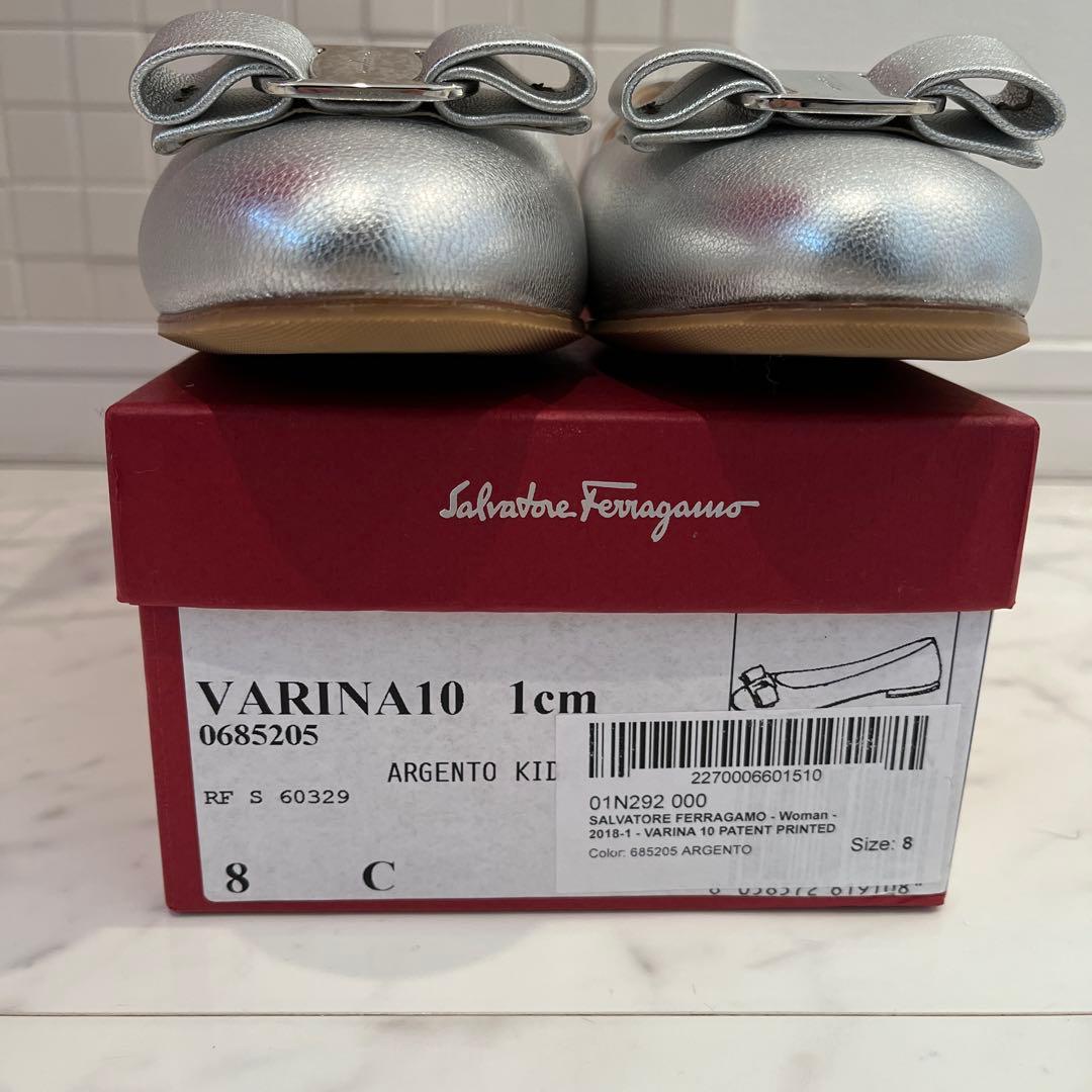 Salvatore Ferragamo ヴァラ リボン シルバー サイズ8