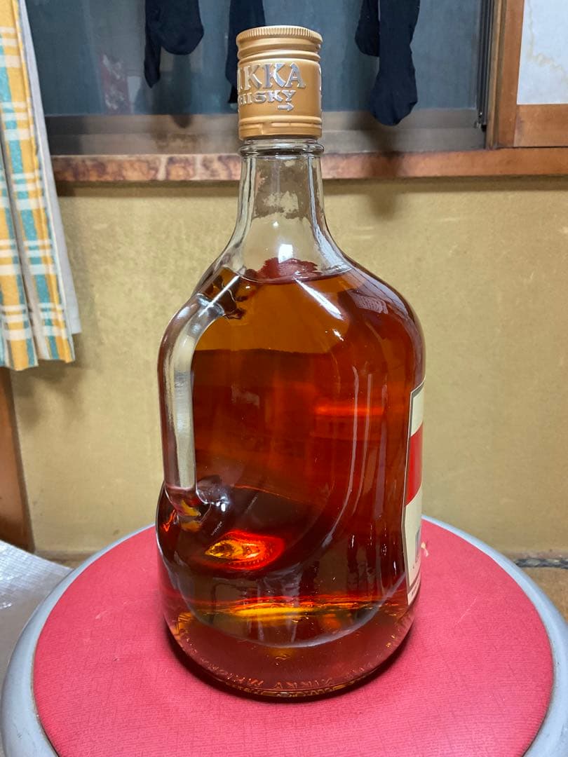 ニッカ・ウヰスキー／HI NIKKA・WHISKY・DX。1920ml、39度。