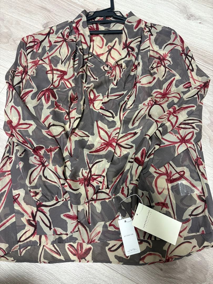 タグ付き新品未使用★ フローフラワープリント ボウタイブラウス