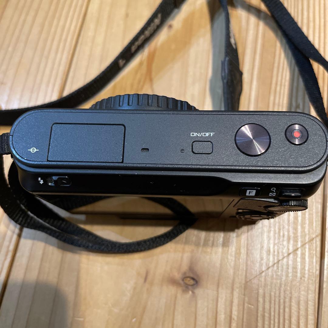 Nikon J1 カメラ 本体 レンズ 充電器 USBケーブル 使用説明書