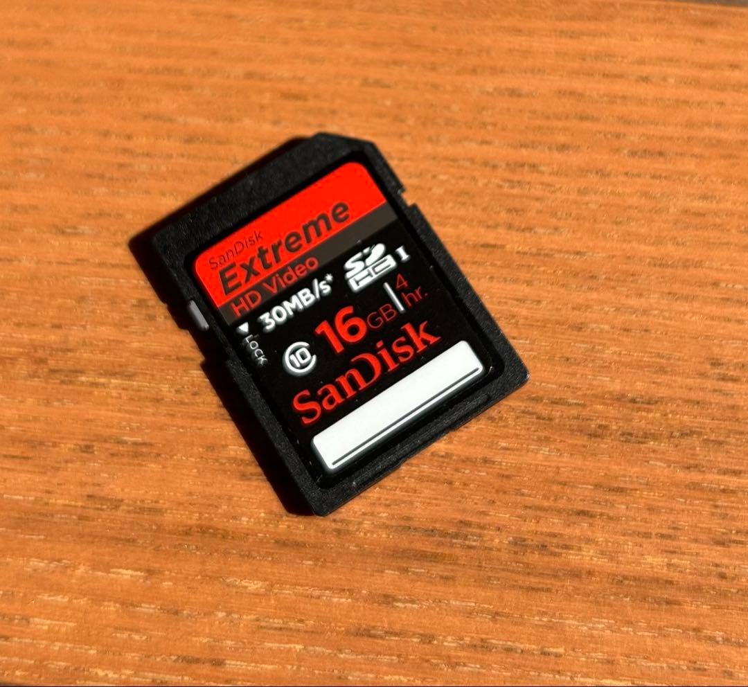 SONY α6000 パワーズームレンズ・単焦点レンズ・ SDカード付き