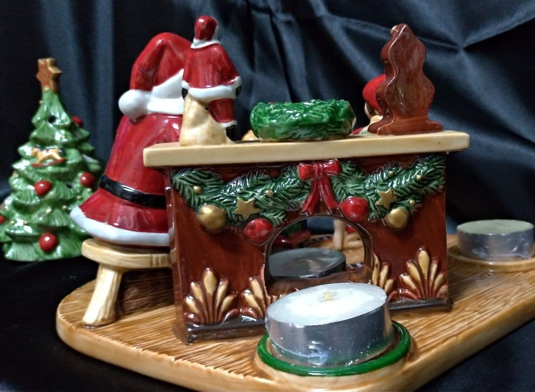 ビレロイボッホ　サンタとエルフと暖炉の置物