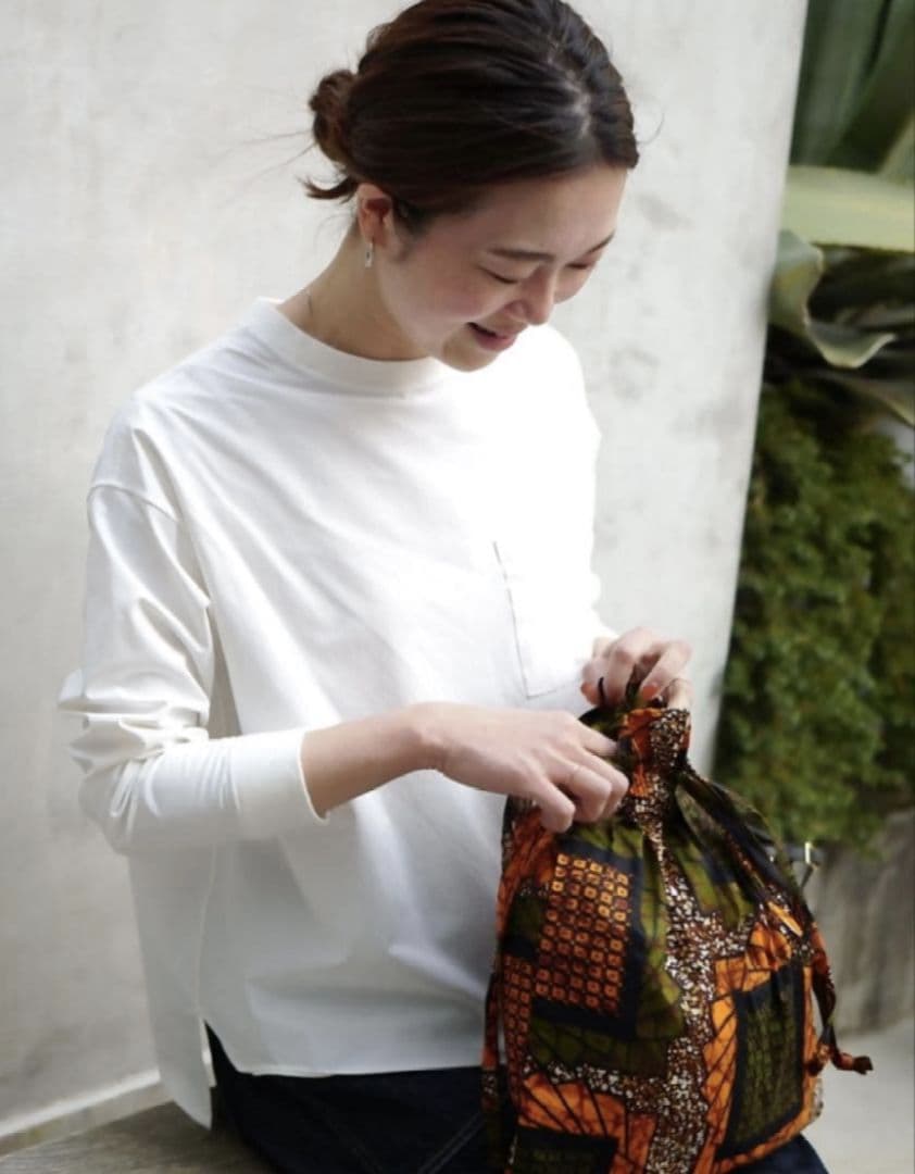 【美品】OUR　ハリ感素材のきれいめプルオーバー