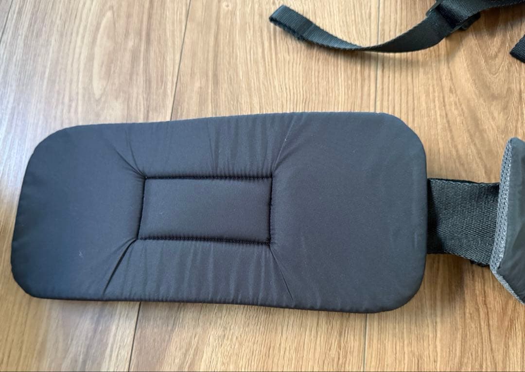 アンジェレッテ ベビーキャリアオン チャコールグレー