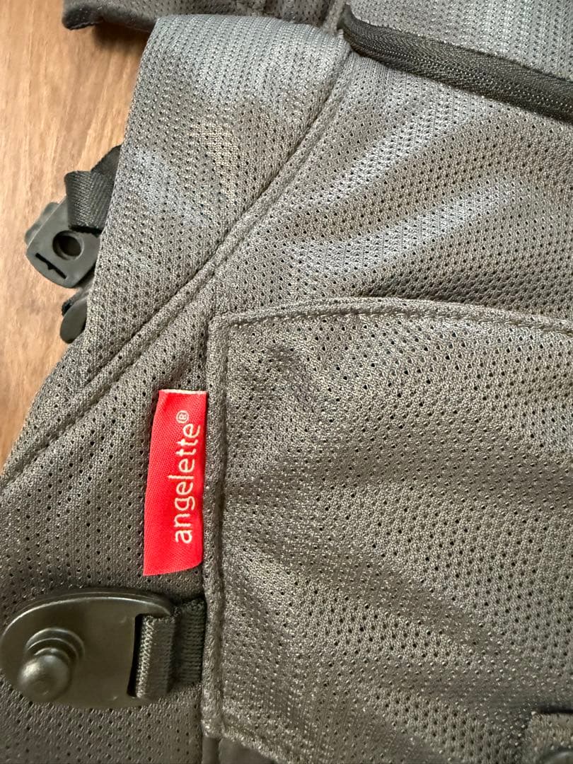 アンジェレッテ ベビーキャリアオン チャコールグレー