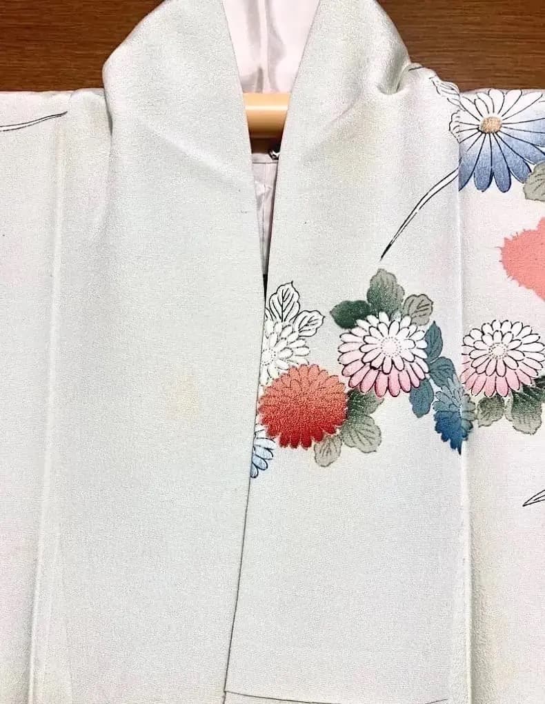 春のお出かけ 正絹縮緬着物 昭和の頃のお品物 アートシーンへのお出かけ