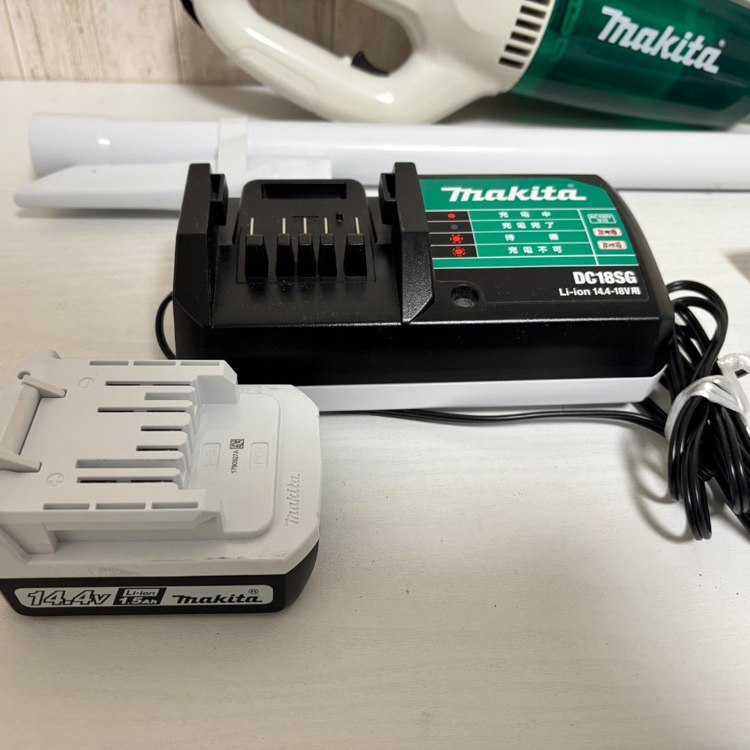 早い者勝ち‼️マキタ　充電式クリーナー MCL143D バッテリー、充電器付