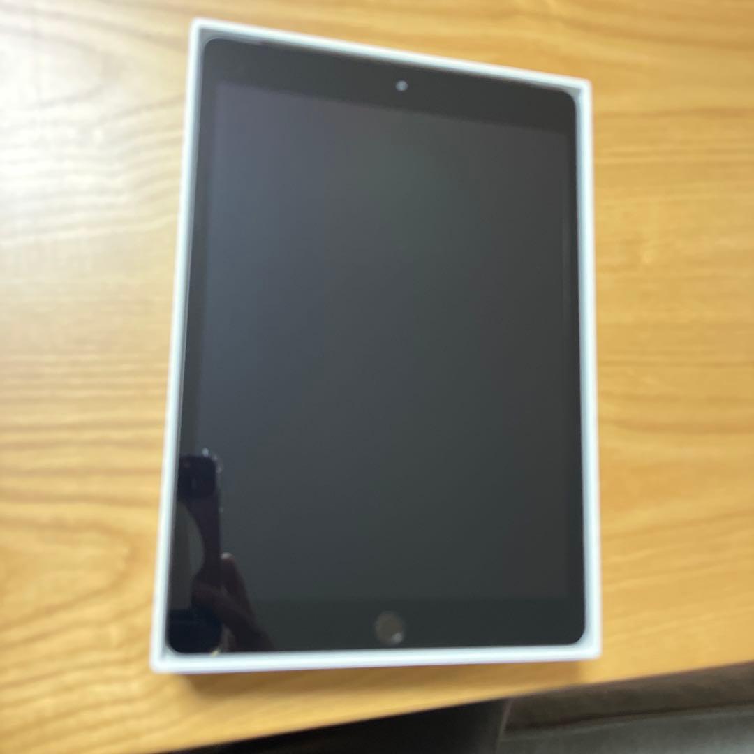 iPad (第7世代) 32GB スペースグレー Wi-Fi+Cellular