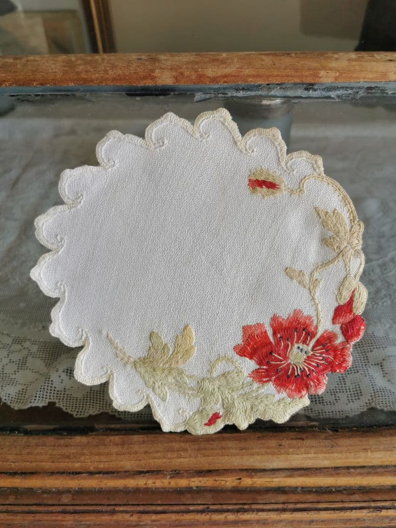 アンティーク フランス刺繍 一重薔薇 浜茄子 ソサイエティシルク 縮緬風ドイリー
