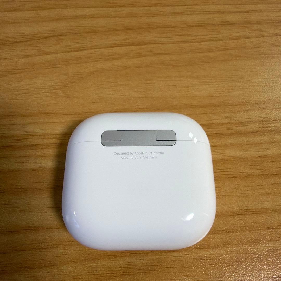 AirPods 4（ノイズキャンセリング）