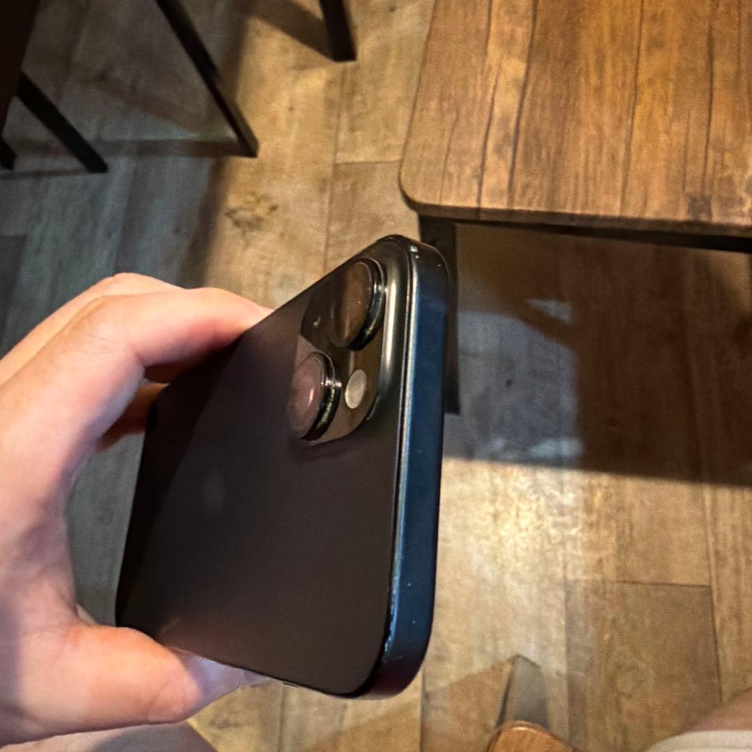 iPhone 15 ブラック本体　128GB