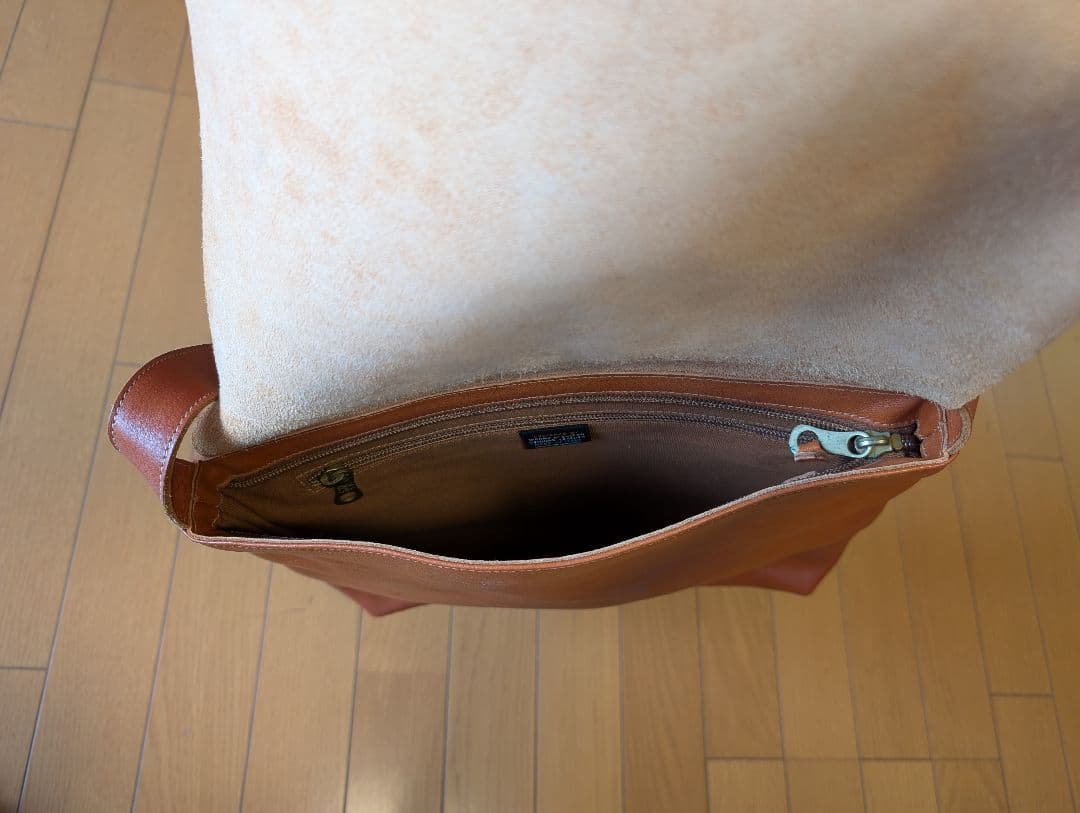 イル・ビゾンテ　レザーショルダーバッグ