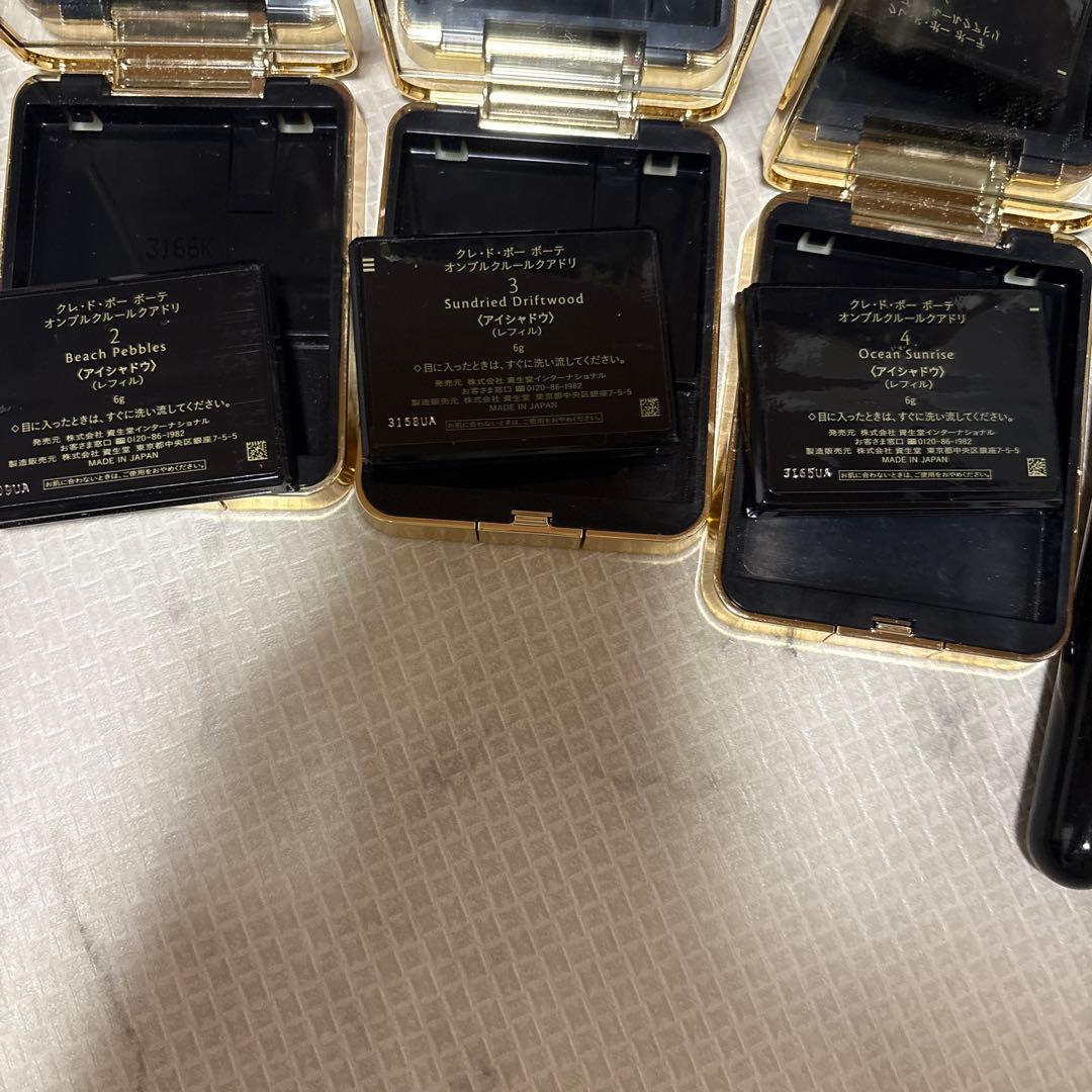 アイシャドウパレット3つとチークパレット2つセット