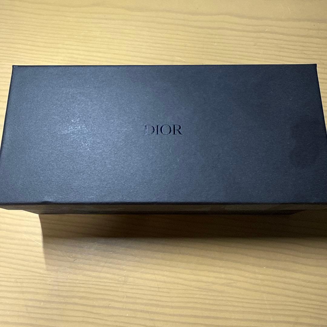 Dior オーバル型ユニセックスサングラス ブラック