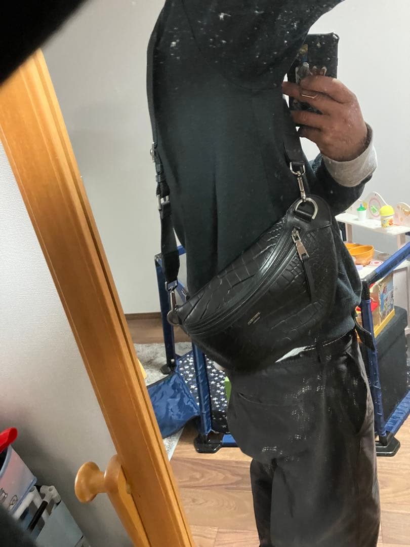 JIMMY CHOO クロコダイル風ボディバッグ　美品　値下げ不可