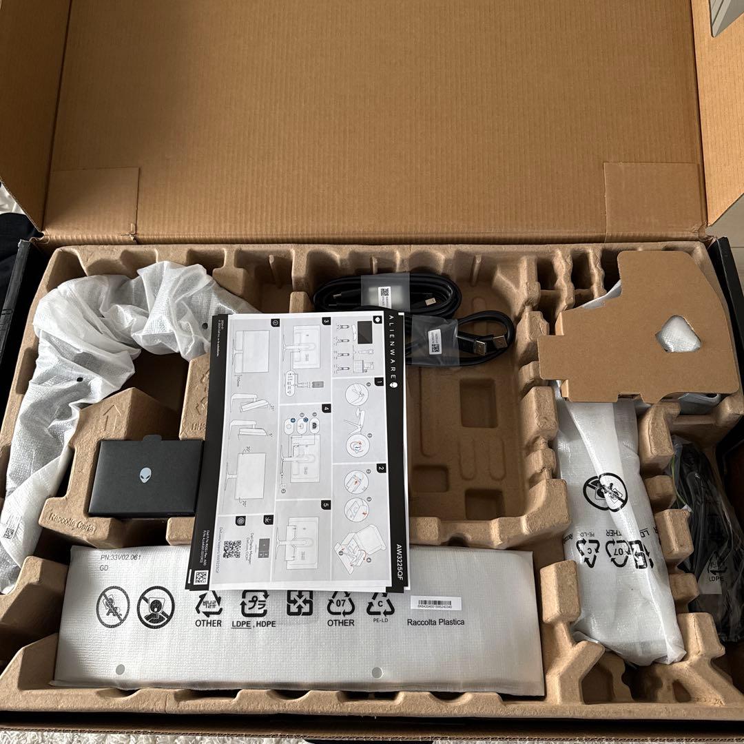 ほぼ新品　AW3225QFAlienware32インチ4K OLED