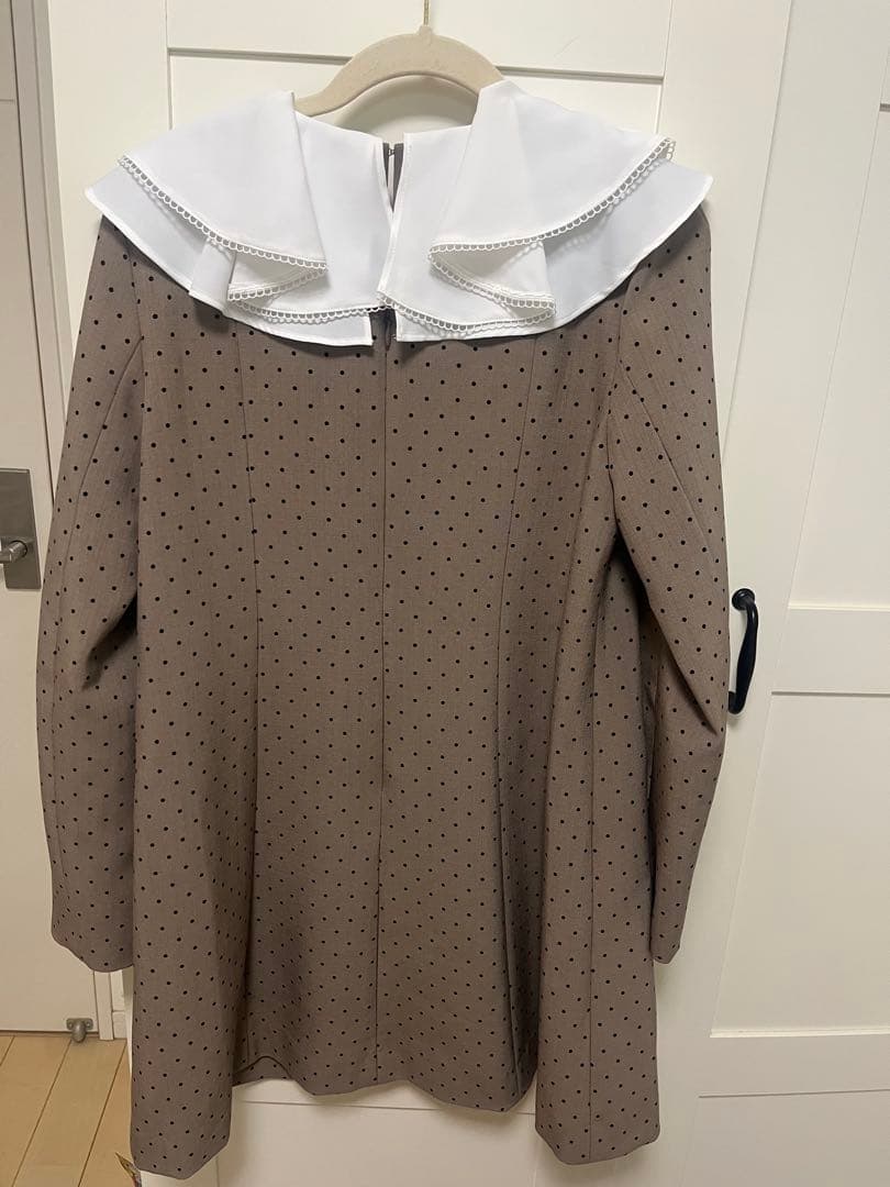 リリーブラウン Lily Brownミニワンピース　ラッフルカラー