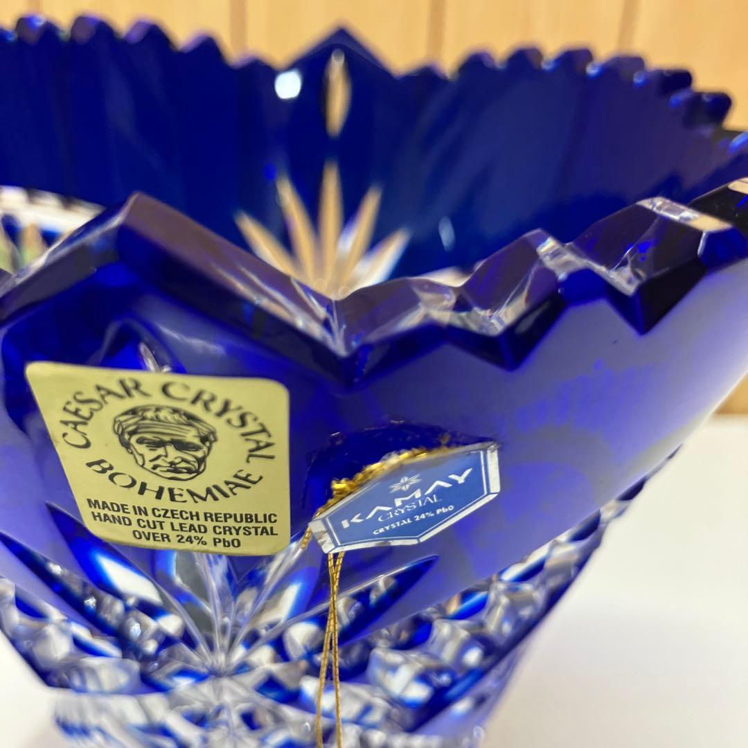 ESV034 【未使用】KAMAYチェコ製ボヘミアグラス、青被せハンドカット花瓶