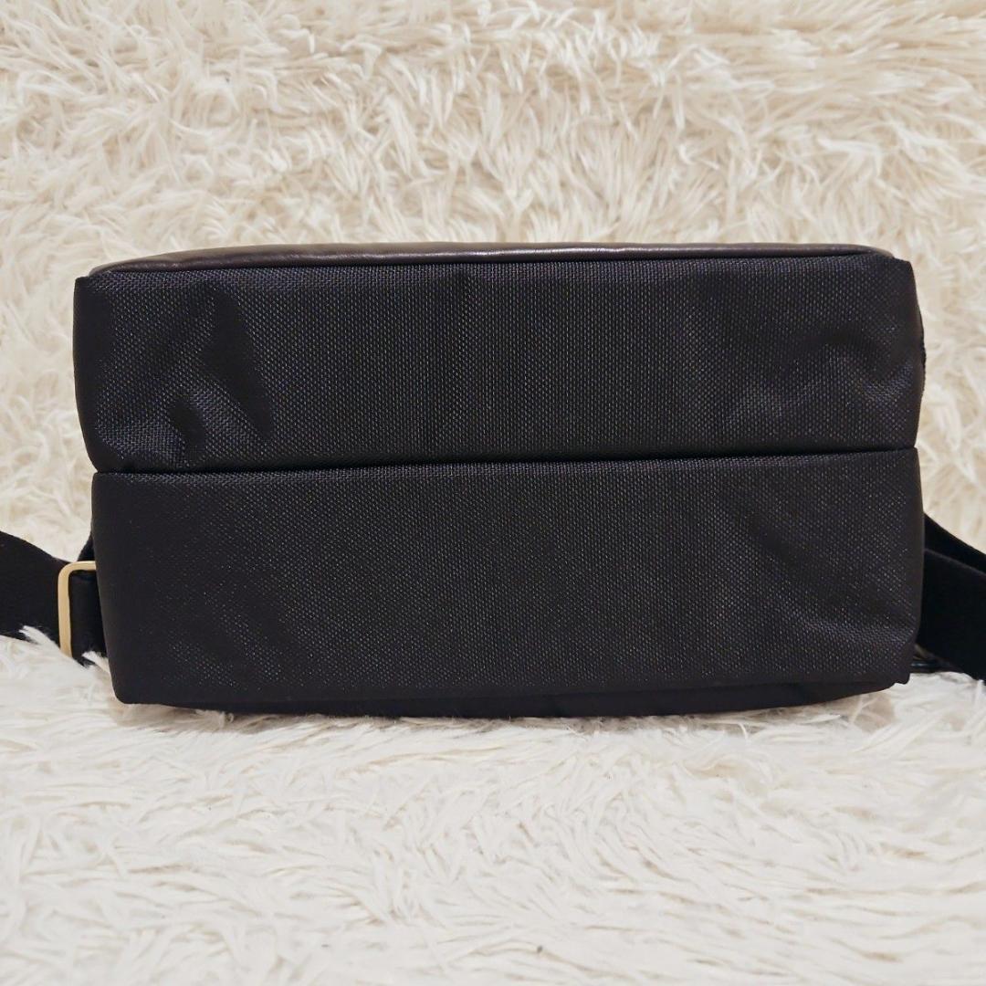 美品 アルティザン&アーティスト 本革 力メラバッグ GCAM-1000 日本製