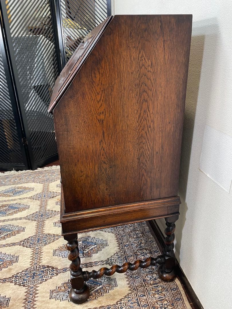 端正なフォルム♪ 英国 アンティーク ライティングビューロー ツイストレッグ