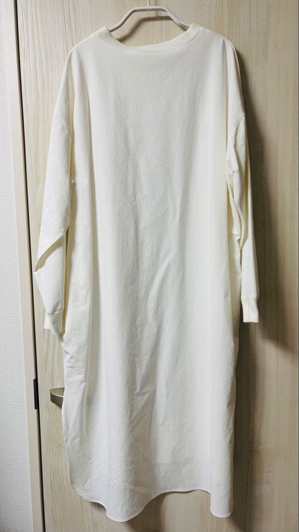 OUR ハリ感素材のチュニック丈プルオーバー