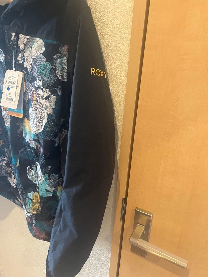 o*3様 【未使用品】ROXY スノーボードウェア　スキーウェア上のみ　ウエアー
