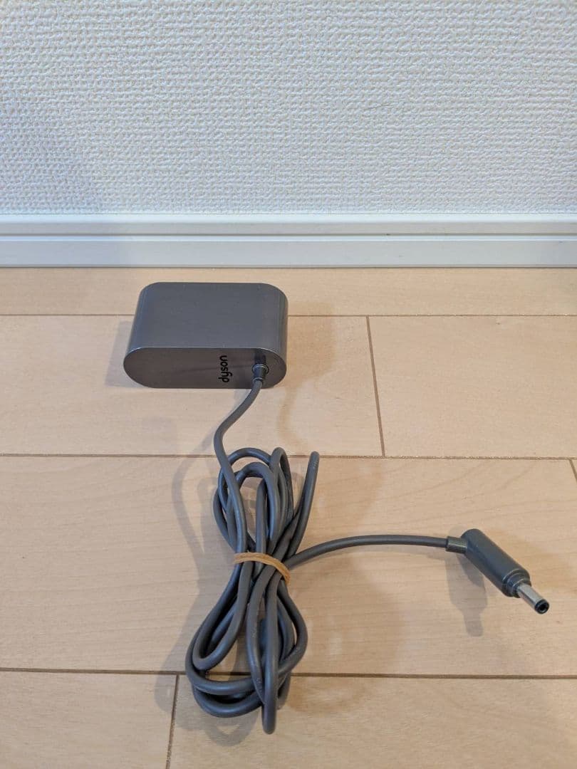 【ジャンク品】Dyson V8 Slim Fluffy コードレス掃除機