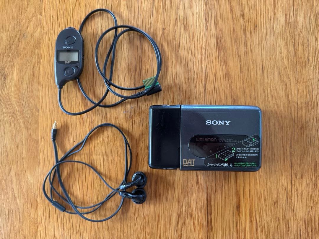 WMD-DT1 SONY DAT ウォークマン【動作品 経年劣化/一部破損有】