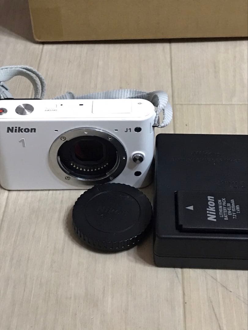 ニコン　1 J1 ボディ　動作品　難あり