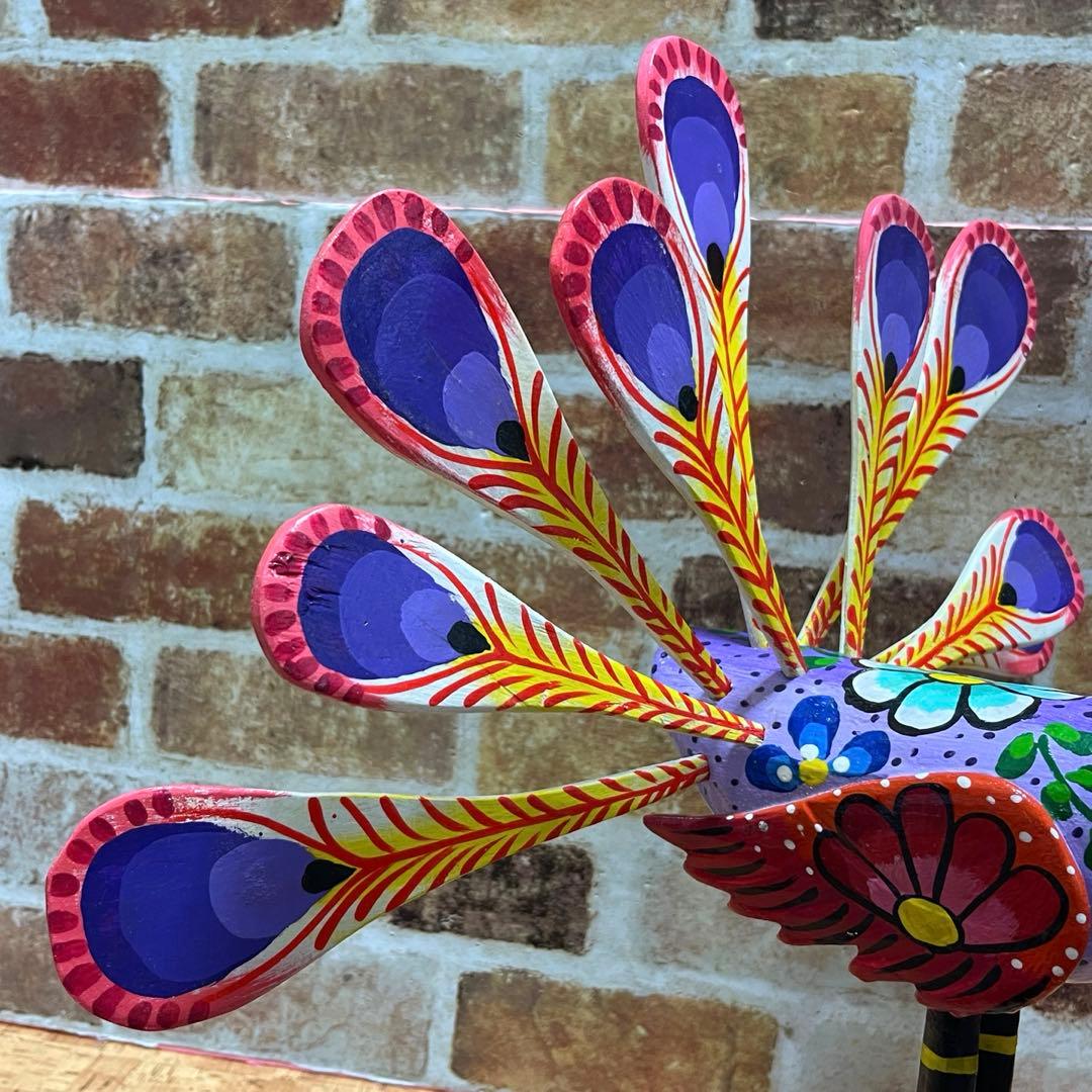 メキシコ　木工芸品　アレブリヘス クジャク